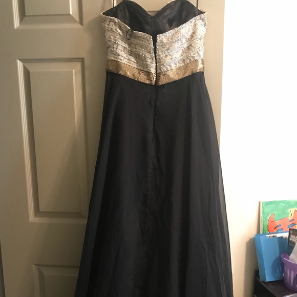 Black and gold beaded top prom dress - Picture 2 of 3